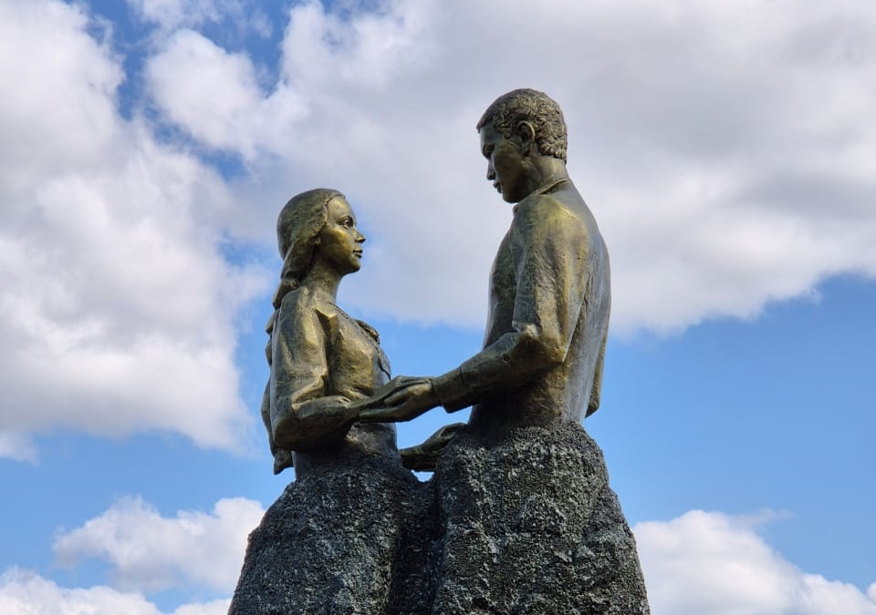 Секс порно және топтық секс Лена Беркова сиқырды сорады